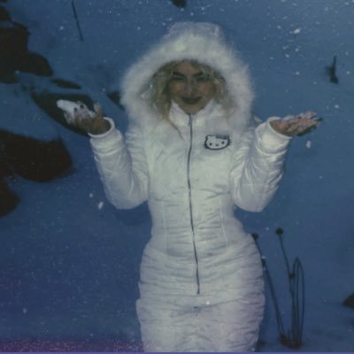 sabbyannlarsson's profile picture. am I working late? yeah yeah I am go follow my insta!