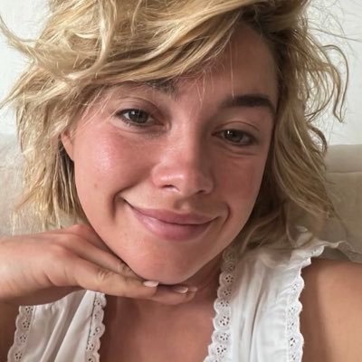 flopughtheloml's profile picture. florence pugh e anya taylor-joy amores da minha vida