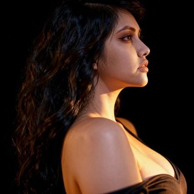 Msqueen8200's profile picture. 马来西亚 安邦🇲🇾 
不是东马人 ，我是人妻  废文 电影 音乐   
我不回复不关注我的人 ，谁取关我我就拉黑谁    私信不聊性话题
不喜欢看就拉黑或者muted  
                              善語結善緣，惡言傷人心