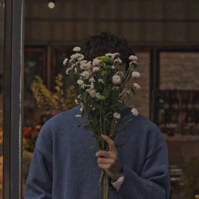 AraelSpes's profile picture. 231² 🌾 always the artist never the muse