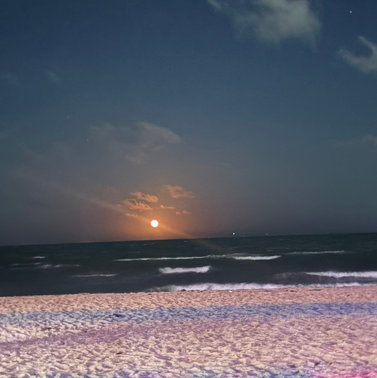 redglow1111's profile picture. 