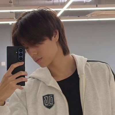 pondphuumiaw's profile picture. just a girl who loves #PondPhuwin, #WilliamEst & #TleFirstOne