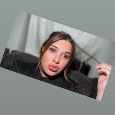 elieskiies's profile picture. 🏳️‍⚧️ 🇲🇽 | 👻 moonskiess26 |