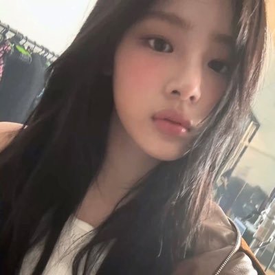 lovlyonk's profile picture. 