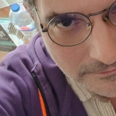 espantalloamigo's profile picture. Psicología Punk + frikismos + retranKa mode =  🎸   ✏️   🥋   🐾  🏄  🍉
@UniversidadeUSC