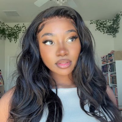 kimmybookss's profile picture. “the world was collapsing, and the only thing that really mattered to me was that she was alive” Ψ * ੈ✩‧₊ // 🇳🇬 & igbo