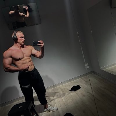 dejvhz's profile picture. meathead @InvictSquad coaching below 👇