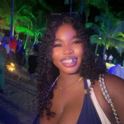 Muba_az's profile picture. I like books and my cats