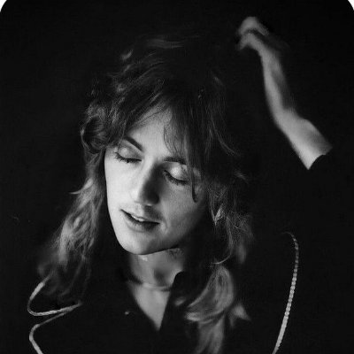 abaianaloira's profile picture. professora de sociologia em formação, amo o bahia e amo bandas antigas de rock