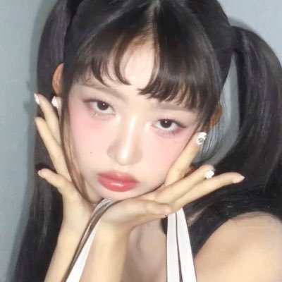 tiochiina's profile picture. 세𝐢𝐯,⠀𝐞𝐭𝐞𝐫𝐧𝐚𝐥⠀𝐬𝐮𝐧𝐬𝐡𝐢𝐧𝐞.