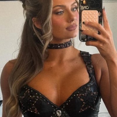 ASirenCometh's profile picture. let me be your sweet dream, or your beautiful nightmare.