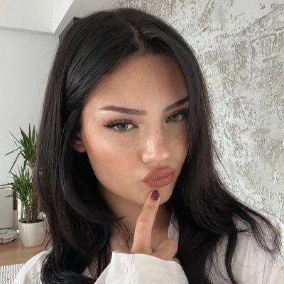 maliagoes's profile picture. 𝐋𝐢𝐯𝐢𝐧𝐠 𝐥𝐢𝐟𝐞 𝐨𝐧𝐞 𝐩𝐮𝐜𝐤 𝐝𝐫𝐨𝐩 𝐚𝐭 𝐚 𝐭𝐢𝐦𝐞 🏒 | #NHLBruins #LeafsForever #CarolinaCulture •