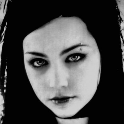 chlosevignys's profile picture. ekki segja neinum frá