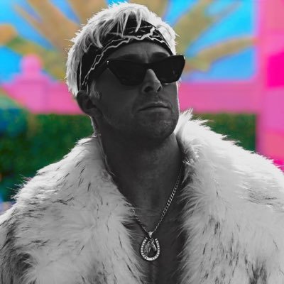 LoungeLizard72's profile picture. 