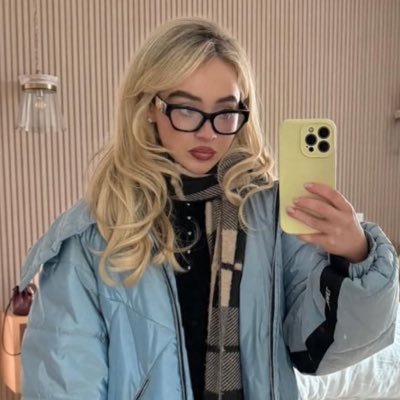 sabscharm's profile picture. 