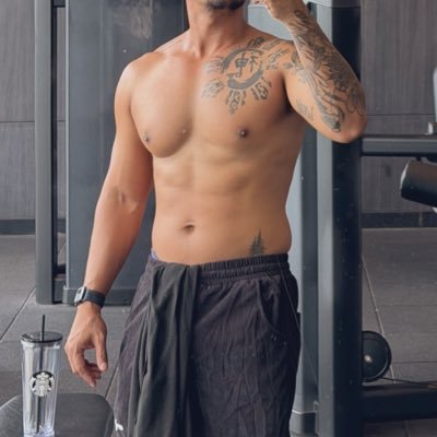 abuuh111's profile picture. low key 🏴🐦‍⬛