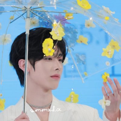 qubzing's profile picture. let me get a lesbian gyubrik combo with a haobin zero cola