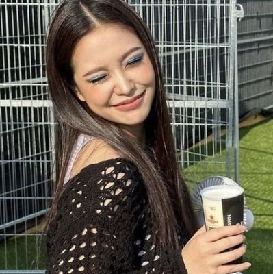 ypurpurin's profile picture. viciada em café, finais triste, melodrama e livros                                                       cw: modern family, dynamite kiss & would you marry me?