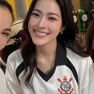 linglotte's profile picture. slow down, you crazy child.