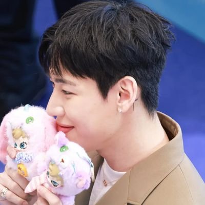 amintra9395's profile picture. 