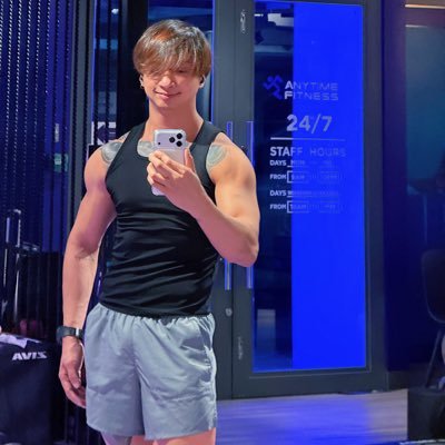 curlyblackcatph's profile picture. 5′ 10″ | 70 kg | Capricorn | ENFP-T