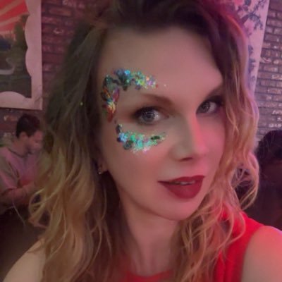 JaxEsq's profile picture. Corporate Attorney (not your attorney). Big fan of horror/thriller/suspense movies, animals, weird birds, and ❤️‍🔥