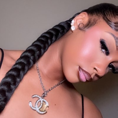 1prettyvirgo's profile picture. 