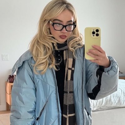 perladaluna's profile picture. Meet me in the afterglow. / The sky is set to burst, the gold and the rust. The colour erupts, you filling my cup — the sun coming up. (الحب الاصفر) ❀˖°.