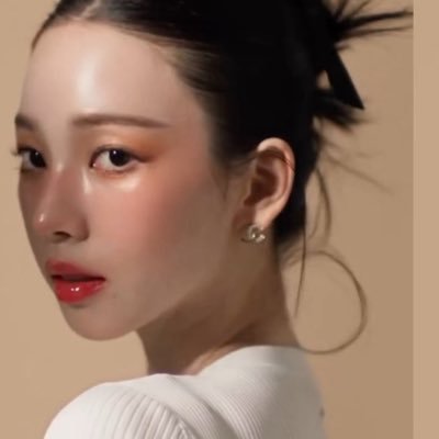 itchakarinax's profile picture. for @heybysionx 🖤😼 itchawinterx holicxjeongwoo karinaxtist