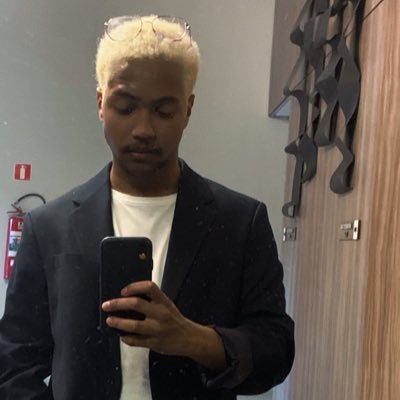 ApontadorZ's profile picture. Sai a mulher bipolar moderna. Entra a maníaca-depressiva vintage