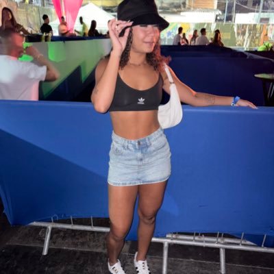 lauannekaren's profile picture. tipo vinho melhoro com o tempo. 10/09🥀🖤.