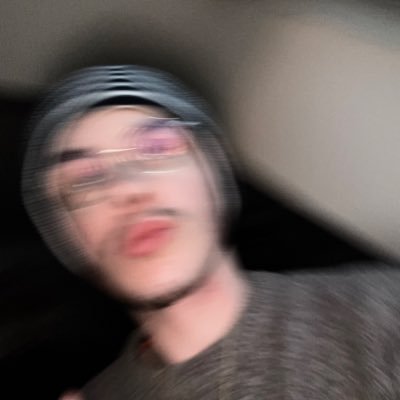 gwenoar's profile picture. 25yo 🏳️‍⚧️ (he/him) • oh non, j'ai fait une tâche de fraise molle sur ma cravate laide