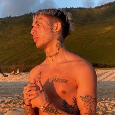 catisssprn's profile picture. i find him one day 𓂃🖊 https://t.co/2utcqcHWHY folders 📁