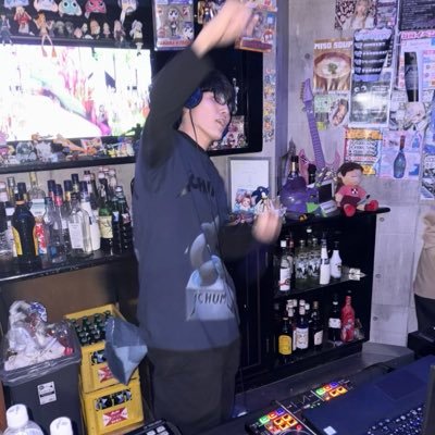 o__s__kkk's profile picture. 香川！ライブハウスの狭い感じがたまらない！3.1より邦ロックDJ活動始めました！！邦ロックとアニメ交互のイベントやります！#RCHUMU 邦ロックイベントもっと香川でやりましょうよ！