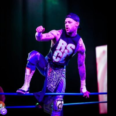 RascaledFlyer's profile picture. ⠀ 「ᴏʜ ᴡʜᴇɴ ᴛʜᴇ ᴄʟᴏᴜᴅꜱ ᴀʀᴇ ʙᴜʀɴᴇᴅ ᴏᴘᴇɴ ᴜᴘ ᴍʏ ᴡɪɴᴅᴏᴡ ɪ ꜱᴇᴇ ᴛʜᴇ ꜱᴋʏ ꜱᴛɪʟʟ ʙʟᴜᴇ.」