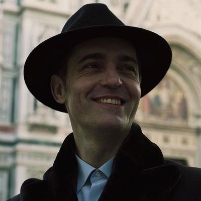 kabbi_23's profile picture. الي يحاول يطفئني ما يعرف إني شمس..
أشرق حتى لو الكون ظلام |محمد عبده| الاتحاد| ريال مدريد| انا لك يبريق الماس انا الاحساس المرهف الإحساس 🤍🤍🤍🤍