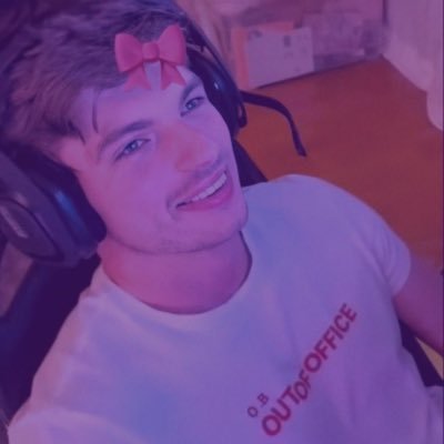 thewomanlikeme's profile picture. she/her| 25 | likes a certain girl group and boyband, taytay, watch cars go vroooom 🏎 MV ¹ ★★★★ and Ajax ❌❌❌