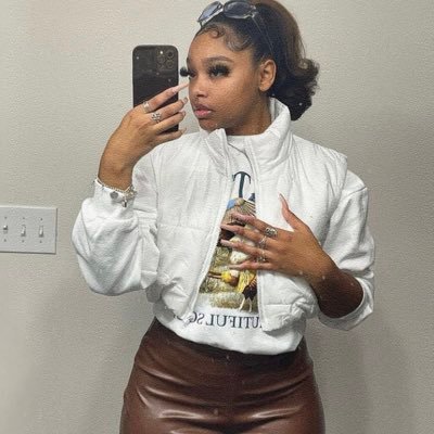 Fuckthesho26932's profile picture. 