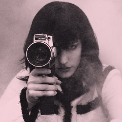 sicksadoscar's profile picture. did you girlboss too close to the sun?