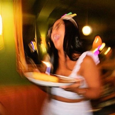 PaolaVillafae's profile picture. Aquí solo tomamos malas decisiones   🇨🇴