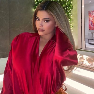 colormetaay's profile picture. wardrobe stylist | i 🩷fashion | ♉️| STAY MAD.