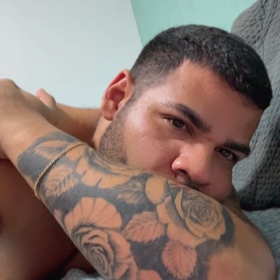 allisoncayk's profile picture. Um monte de sei lá e as vezes baixaria