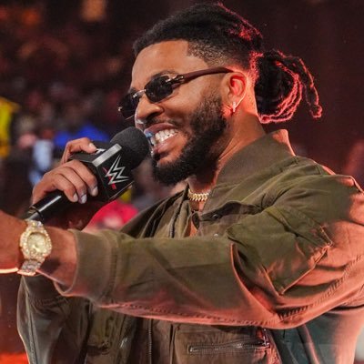 WatchForTricks's profile picture. When I talk, I know people listen. Because when I’m on the mic the boy too nice with it. My gab is the gift thats keeps giving. | @_trickwilliams parody.