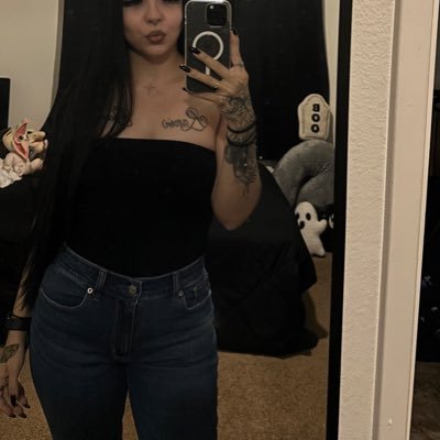 amandarrenee's profile picture. 