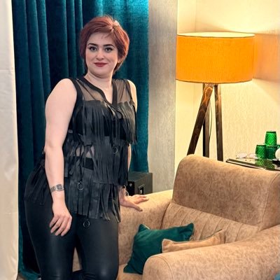 qu3n_curly's profile picture. آنچه در من است ، آن نیست که میبینی