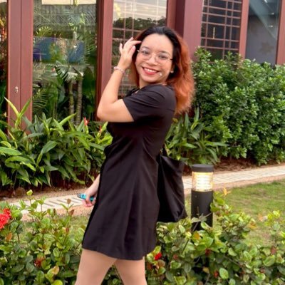 itsathenaa__'s profile picture. SHE is a raging feminist mother with HER own podcast while earning USD