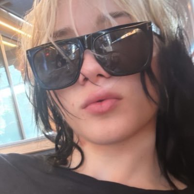 st4_rletz's profile picture. 7teen|she/her|୧ ‧₊˚ 🍓 ⋅ ☆looking 4 moots (*'▽'*) #nettspendtwt