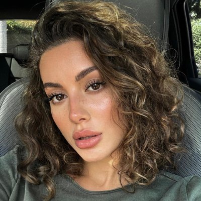 YLA_Strawberry's profile picture. 💒I'm a cosmetic doctor.🧑‍⚕️ I like hiking🧳🛹🧘‍♀️🏌🏻‍♀️Beauty is a rational design🧍‍♀️💫🚫 Reject porn