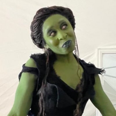 cosmicanura's profile picture. ⟡ …but now the sky is opalite ⟡