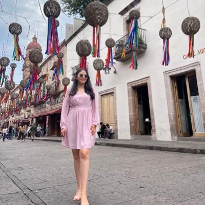 bejeweledpoet's profile picture. 27. 🫧🌜I can make the whole place shimmer🌛🫧